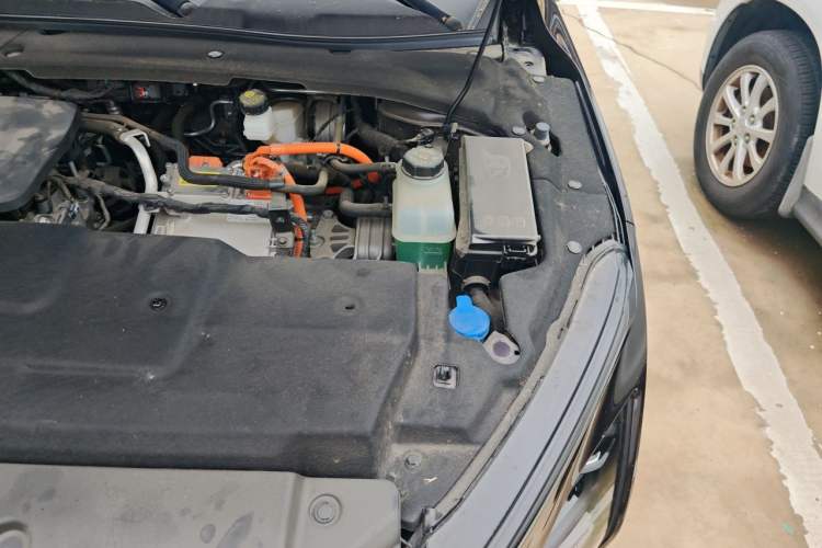 Used Wuling Xingguang 2024 Co-Creation Edition 150 Flagship Model Engine Bay Left