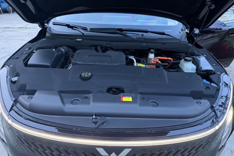 Used Wuling Xingguang 2024 Co-Creation Edition 150 Flagship Model Engine Bay
