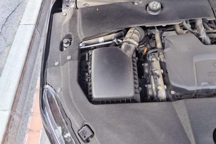 Used Wuling Xingguang 2024 Co-Creation Edition 150 Flagship Model Engine Bay Right