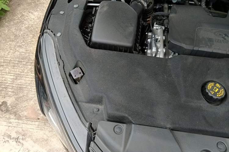 Used Wuling Xingguang 2024 Co-creation Edition 150 Standard Model Engine Bay Right
