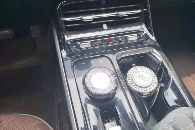 Used Wuling Xingguang 2024 Co-Creation Edition 150 Flagship Model Gear Lever
