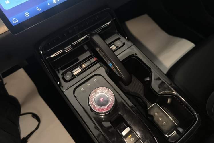 Used Wuling Xingguang 2024 Co-creation Edition 150 Standard Model Gear Lever