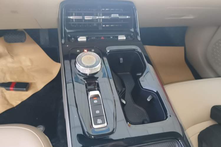 Used Wuling Xingguang 2024 Co-Creation Edition 150 Advanced Model Gear Lever