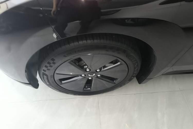 Used Wuling Xingguang 2024 Co-creation Edition 150 Standard Model Left Front Wheel Hub