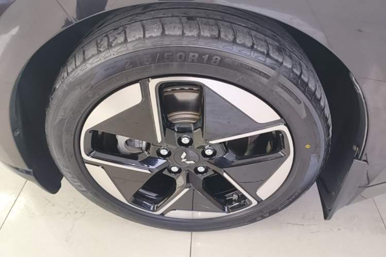 Used Wuling Xingguang 2024 Co-Creation Edition 150 Advanced Model Left Front Wheel Hub