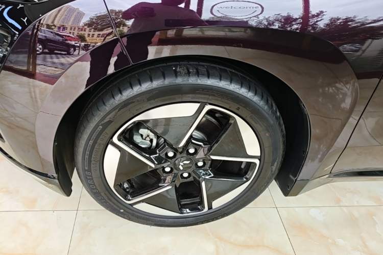 Used Wuling Xingguang 2024 Co-Creation Edition 150 Flagship Model Left Front Wheel Hub