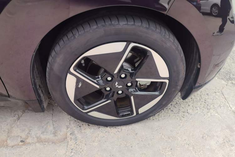 Used Wuling Xingguang 2024 Co-Creation Edition 150 Flagship Model Right Front Wheel Hub