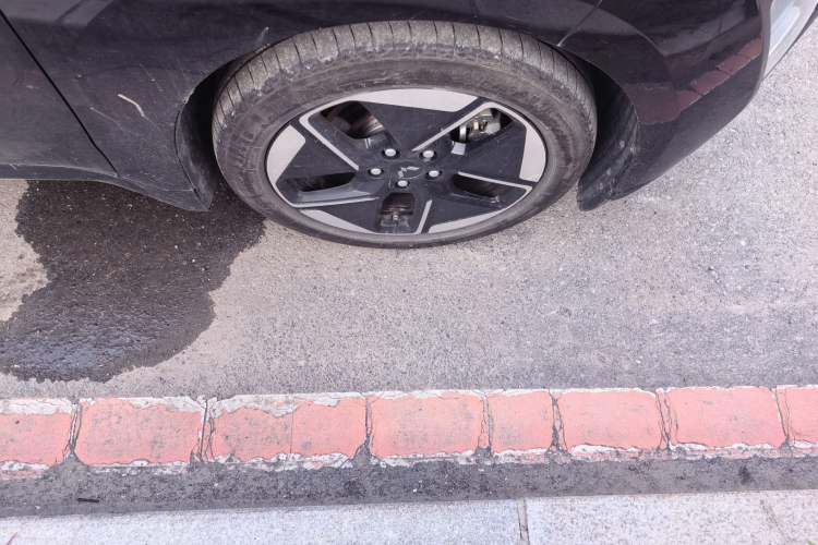 Used Wuling Xingguang 2024 Co-Creation Edition 150 Flagship Model Right Front Wheel Hub