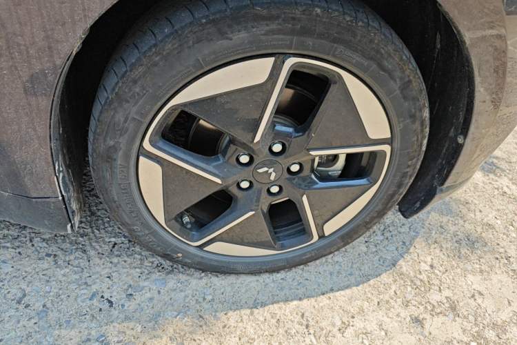 Used Wuling Xingguang 2024 Co-Creation Edition 150 Flagship Model Right Front Wheel Hub