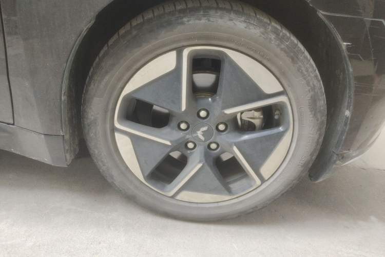 Used Wuling Xingguang 2024 Co-Creation Edition 150 Advanced Model Right Front Wheel Hub