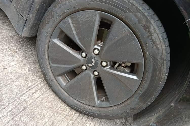 Used Wuling Xingguang 2024 Co-creation Edition 150 Standard Model Right Front Wheel Hub