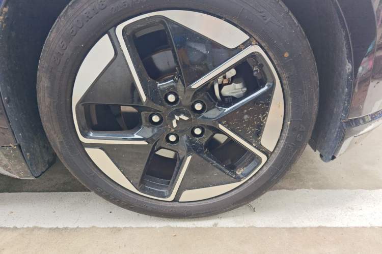 Used Wuling Xingguang 2024 Co-Creation Edition 150 Flagship Model Right Front Wheel Hub