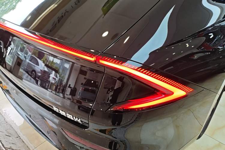 Used Wuling Xingguang 2024 Co-Creation Edition 150 Flagship Model Right Rear Taillight