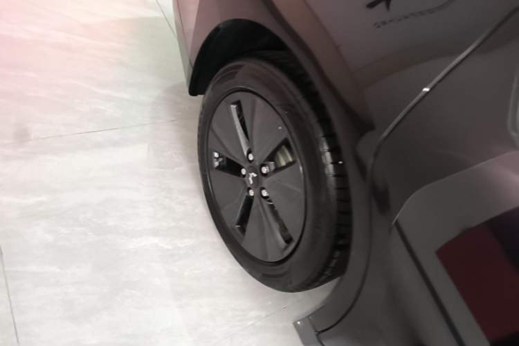 Used Wuling Xingguang 2024 Co-creation Edition 150 Standard Model Right Rear Wheel Hub