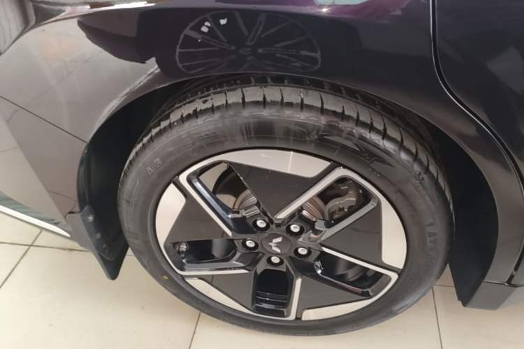 Used Wuling Xingguang 2024 Co-Creation Edition 150 Advanced Model Right Rear Wheel Hub