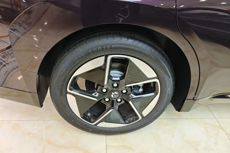 Used Wuling Xingguang 2024 Co-Creation Edition 150 Flagship Model Right Rear Wheel Hub