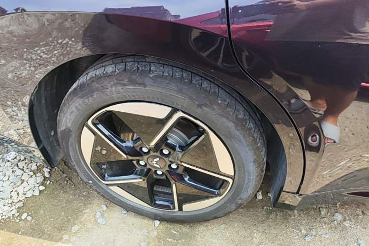 Used Wuling Xingguang 2024 Co-Creation Edition 150 Flagship Model Right Rear Wheel Hub