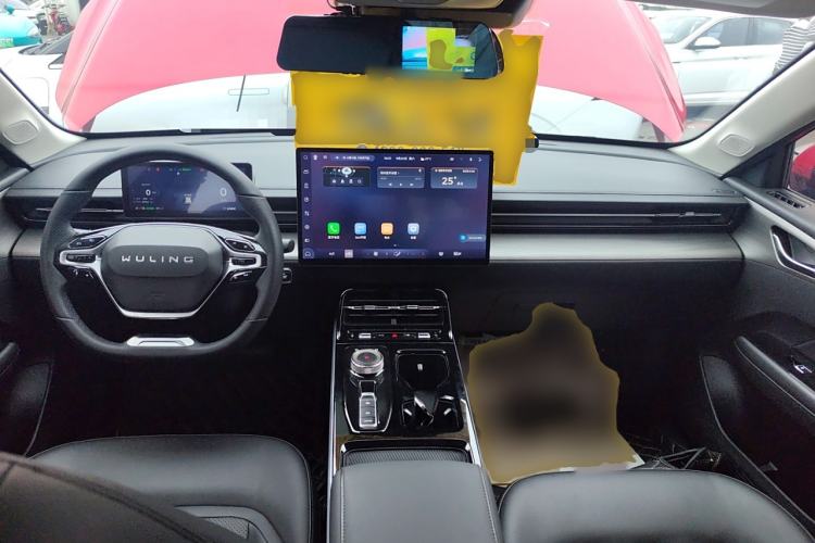 Used Wuling Xingguang 2024 Co-Creation Edition 510 Advanced Model Center Console