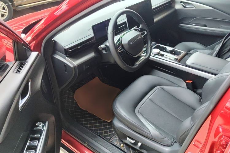 Used Wuling Xingguang 2024 Co-Creation Edition 510 Advanced Model Driver Seat