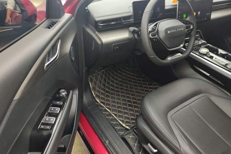 Used Wuling Xingguang 2024 Co-Creation Edition 510 Advanced Model Driver Seat