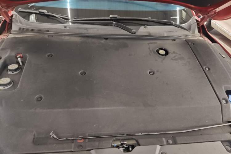 Used Wuling Xingguang 2024 Co-Creation Edition 510 Advanced Model Engine Bay