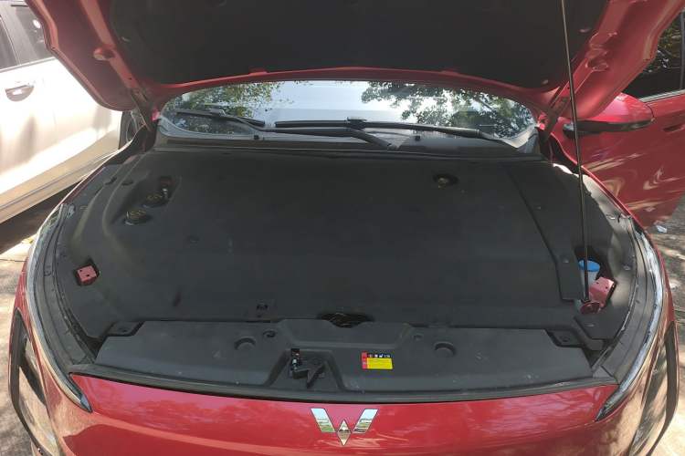 Used Wuling Xingguang 2024 Co-Creation Edition 510 Advanced Model Engine Bay