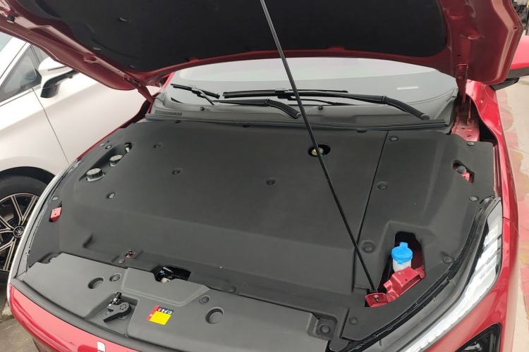 Used Wuling Xingguang 2024 Co-Creation Edition 510 Advanced Model Engine Bay