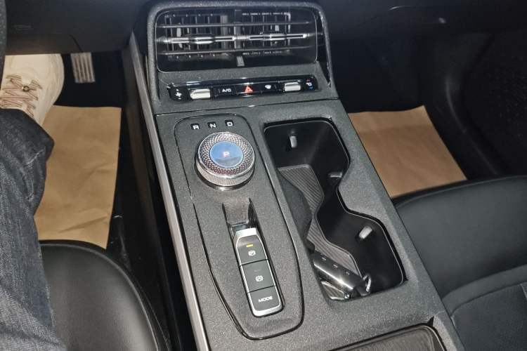Used Wuling Xingguang 2024 Co-Creation Edition 510 Advanced Model Gear Lever