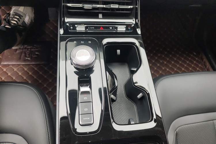 Used Wuling Xingguang 2024 Co-Creation Edition 510 Advanced Model Gear Lever