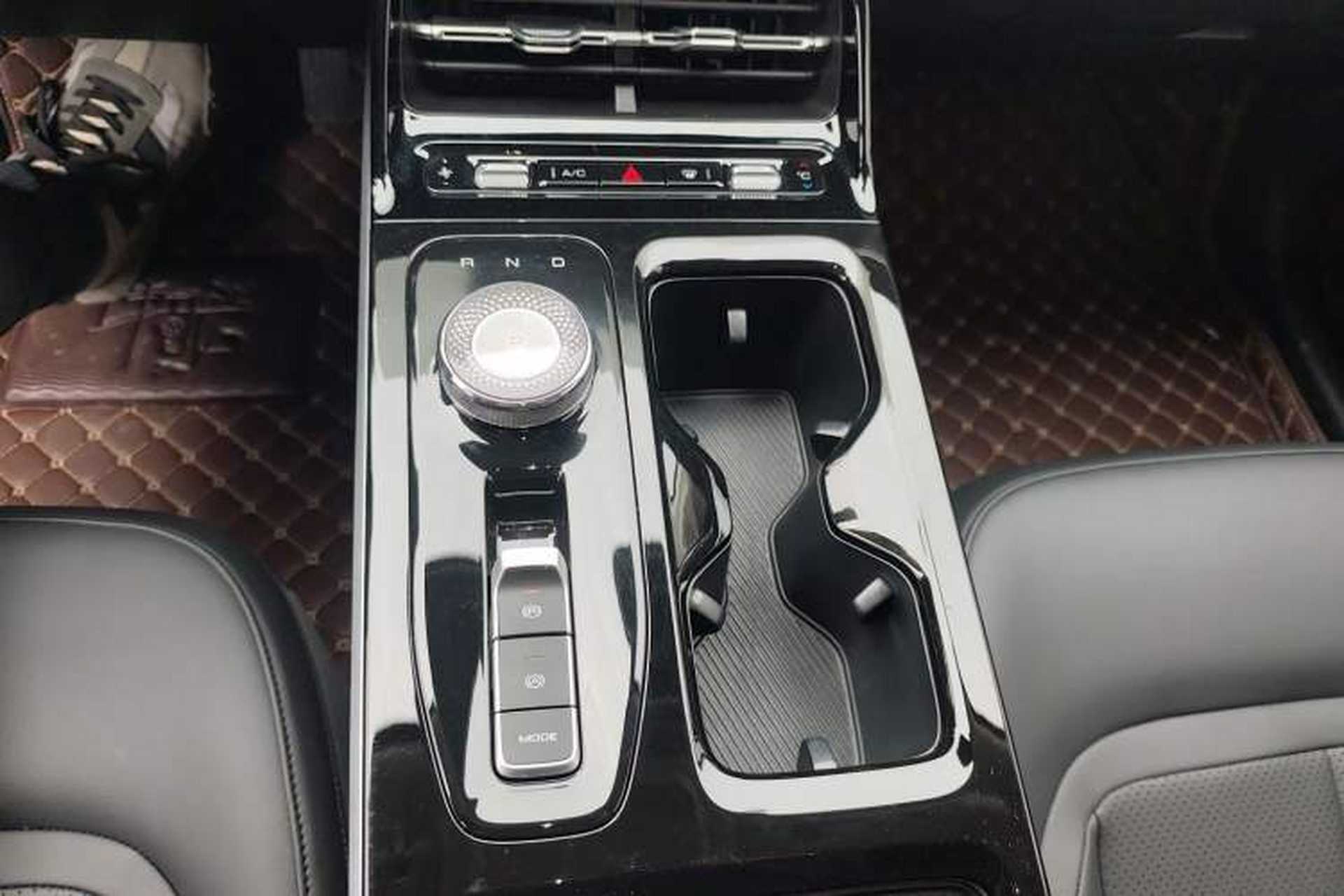 Used Wuling Xingguang 2024 Co-Creation Edition 510 Advanced Model Gear Lever