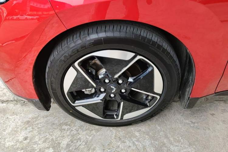 Used Wuling Xingguang 2024 Co-Creation Edition 510 Advanced Model Left Front Wheel Hub