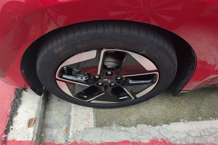 Used Wuling Xingguang 2024 Co-Creation Edition 510 Advanced Model Left Front Wheel Hub