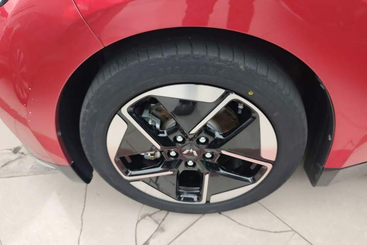 Used Wuling Xingguang 2024 Co-Creation Edition 510 Advanced Model Left Front Wheel Hub
