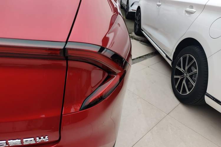 Used Wuling Xingguang 2024 Co-Creation Edition 510 Advanced Model Right Rear Taillight