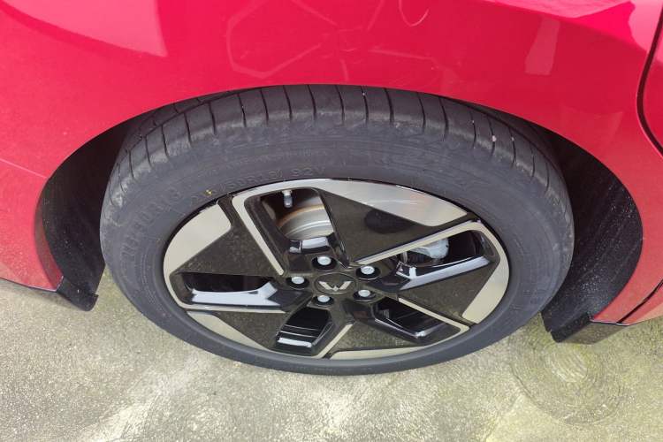 Used Wuling Xingguang 2024 Co-Creation Edition 510 Advanced Model Right Rear Wheel Hub