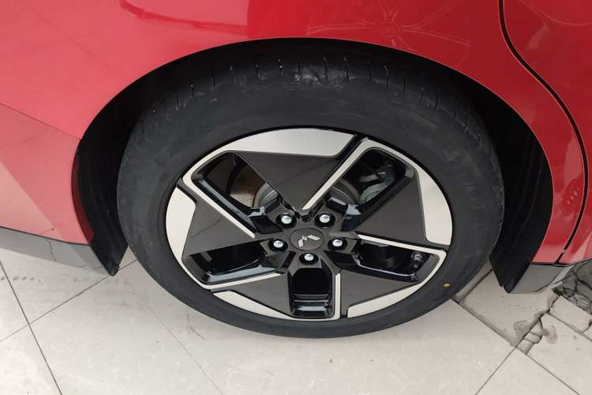 Used Wuling Xingguang 2024 Co-Creation Edition 510 Advanced Model Right Rear Wheel Hub