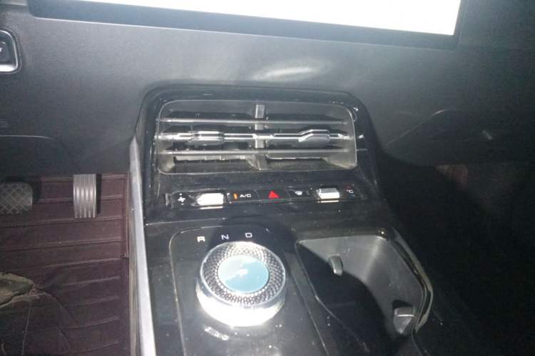 Used Wuling Xingguang 2024 Co-Creation Edition 510 Advanced Model Audio And AC Panel