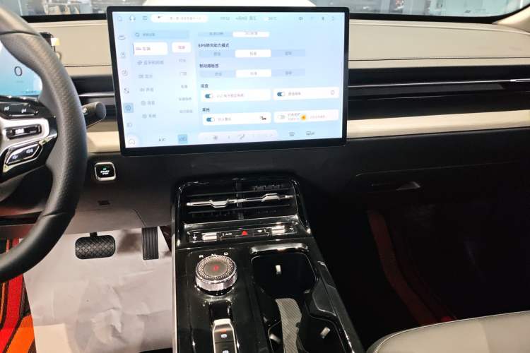 Used Wuling Xingguang 2024 Co-Creation Edition 510 Advanced Model Audio And AC Panel