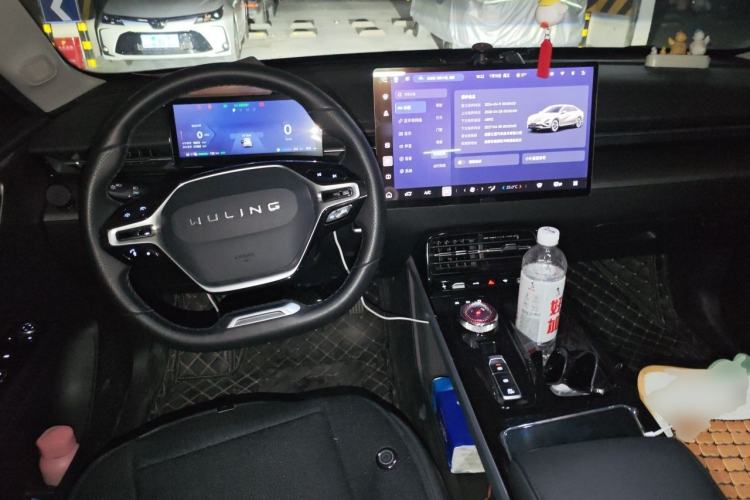 Used Wuling Xingguang 2024 Co-Creation Edition 150 Flagship Model Center Console