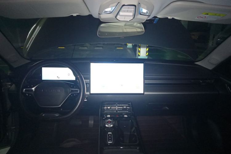 Used Wuling Xingguang 2024 Co-Creation Edition 510 Advanced Model Center Console