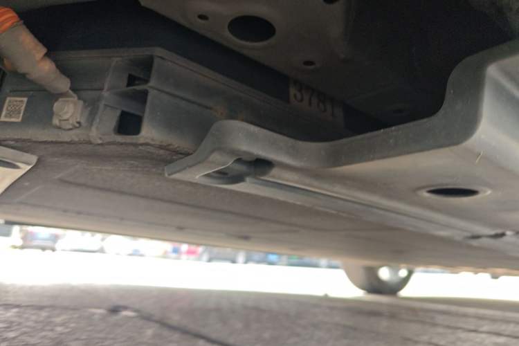 Used Wuling Xingguang 2024 Co-Creation Edition 510 Advanced Model Chassis Front Left
