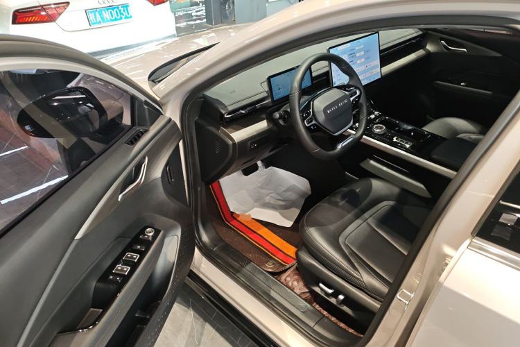 Used Wuling Xingguang 2024 Co-Creation Edition 510 Advanced Model Driver Seat