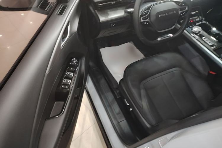Used Wuling Xingguang 2024 Co-Creation Edition 510 Advanced Model Driver Seat