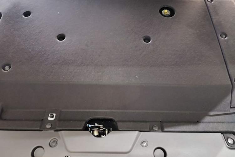 Used Wuling Xingguang 2024 Co-Creation Edition 510 Advanced Model Engine Bay