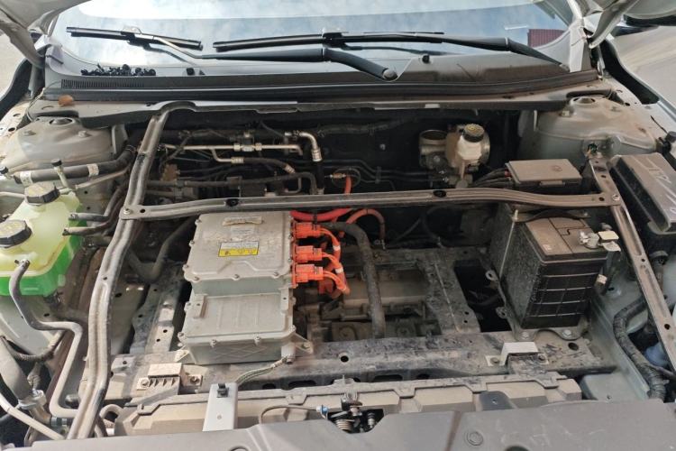 Used Wuling Xingguang 2024 Co-Creation Edition 510 Advanced Model Engine Bay