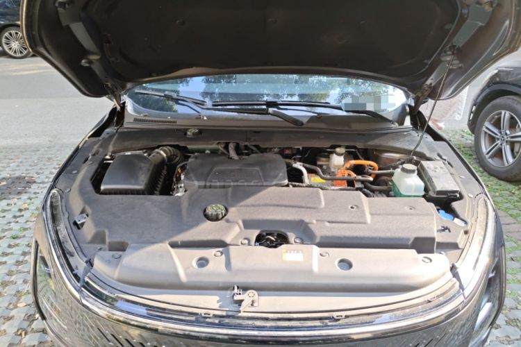 Used Wuling Xingguang 2024 Co-Creation Edition 150 Flagship Model Engine Bay