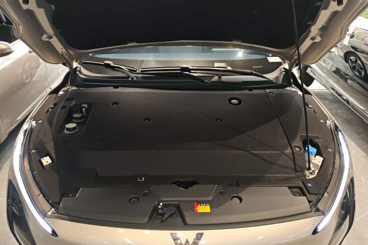 Used Wuling Xingguang 2024 Co-Creation Edition 510 Advanced Model Engine Bay