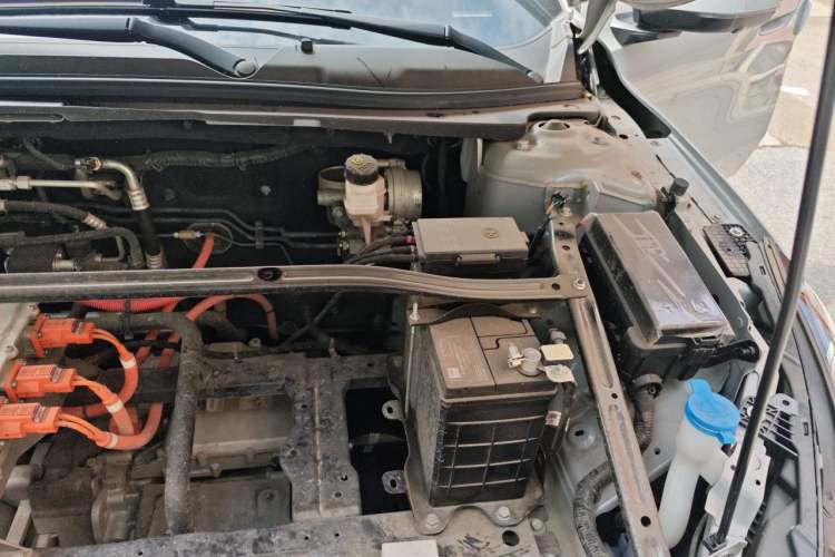 Used Wuling Xingguang 2024 Co-Creation Edition 510 Advanced Model Engine Bay Left