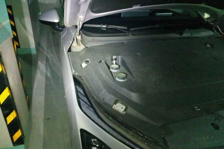 Used Wuling Xingguang 2024 Co-Creation Edition 510 Advanced Model Engine Bay Right