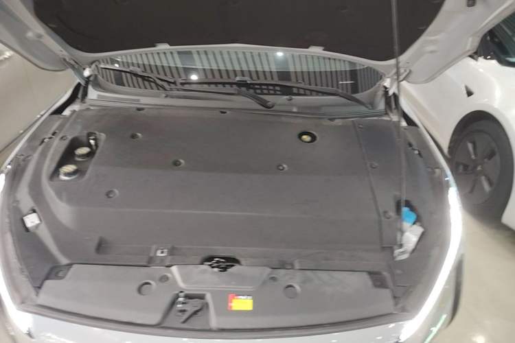 Used Wuling Xingguang 2024 Co-Creation Edition 510 Advanced Model Engine Bay
